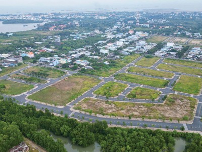 Thanh khoản thị trường đất nền vùng ven ảm đạm kéo dài. Ảnh: Lê Toàn.