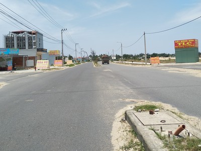 Thị trường đi xuống, nhiều quầy giao dịch tại khu Điện Nam - Điện Ngọc đóng cửa im lìm