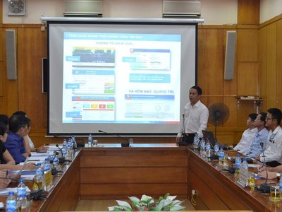 Đại diện Ngân hàng VietinBank trình bày đề án.