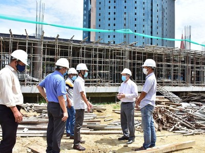 Chủ tịch UBND tỉnh Thừa Thiên Huế Phan Ngọc Thọ kiểm tra tiến độ dự án trung tâm Thương mại – Khách sạn Nguyễn Kim.