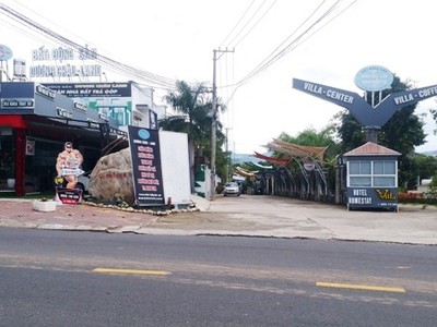 Phần diện tích xây dựng các công trình trái phép tại quán cà phê Villa, TP Kon Tum. 