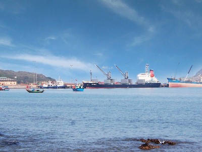 Khu vực cảng biển Hòn La.