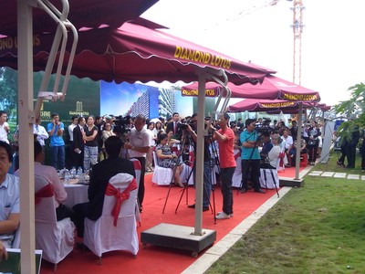 Gần 1.000 khách tham quan nhà mẫu Diamond Lotus Riverside 