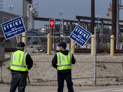 Công nhân khai thác dầu tại Mỹ đạt thỏa thuận để dừng bãi công