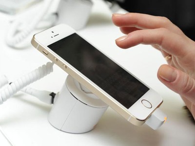 Apple giảm giá iPhone tại Nga nhờ đồng ruble bình ổn trở lại