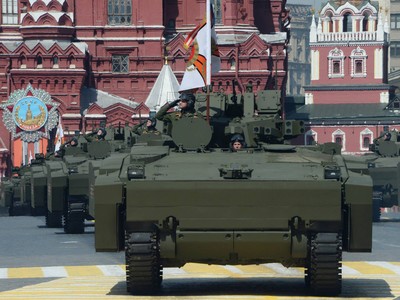 Nga phân vân giữa "trẻ hóa" sức mạnh quân sự và đầu tư phục hồi kinh tế