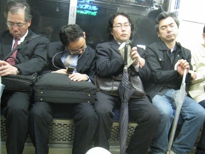 Người Nhật lao động vất vả hơn Chính phủ nghĩ