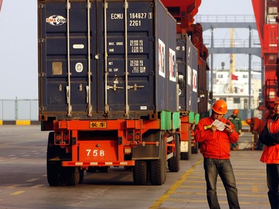 Xuất khẩu Trung Quốc giảm 15 tháng liên tiếp