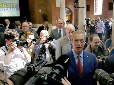 Ông Nigel Farage từ chức lãnh đạo UKIP vì đã "đạt được mục đích"