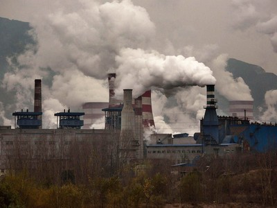 Để giảm ô nhiễm môi trường, Trung Quốc đóng cửa nhà máy dược, thép tại phía Bắc