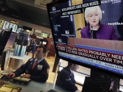 Đồng USD chính thức leo lên mức cao nhất trong thập kỷ qua