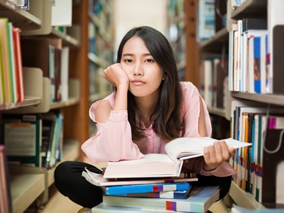 Thanh niên châu Á khó thoát cảnh “ăn bám” vào bố mẹ