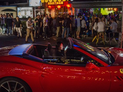 Trung Quốc đánh thêm 10% thuế vào siêu xe