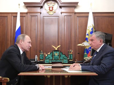 Tổng thống Nga Vladimir Putin cùng CEO Rosneft Igor Sechin