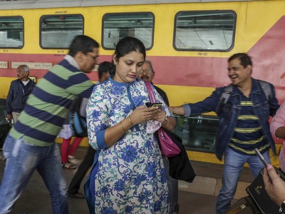 Ấn Độ trở thành quốc gia đầu tiên trợ cấp khi thanh toán online