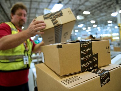 Amazon bội thu cuối năm, giá cổ phiếu tăng mạnh