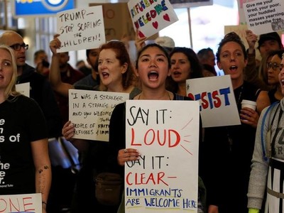 Dòng tiền ủng hộ đổ về tổ chức bảo vệ quyền của người nhập cư Mỹ