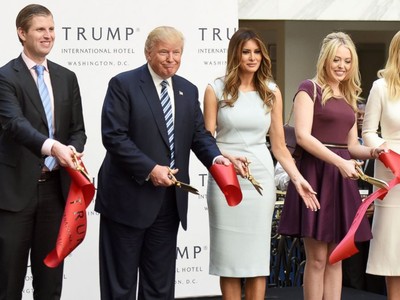 Nhiều công ty đã "cắt đứt quan hệ" kinh doanh với gia đình Tổng thống Trump