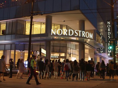 Mặc kệ Tổng thống Trump giận dữ, giá cổ phiếu Nordstrom vẫn leo dốc