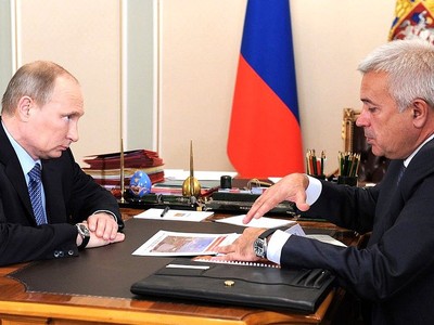 Chủ tịch Lukoil, tỷ phú Vagit Alekperov trong một buổi làm việc với Tổng thống Nga Putin năm 2013.