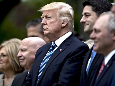 1 ngày sau sa thải giám đốc FBI, ông Trump gặp Bộ trưởng Bộ Ngoại giao Nga