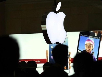 Apple thành công ty Mỹ đầu tiên giá trị trên 800 tỷ USD