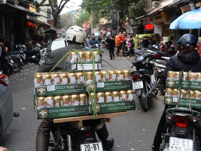 Bloomberg: Các nhà sản xuất bia không thể rời mắt khỏi Việt Nam