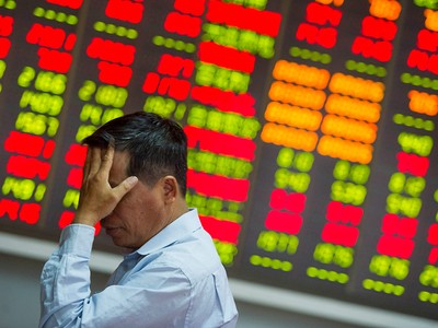 Chứng khoán Trung Quốc lao dốc sau 1 tháng trầm lắng