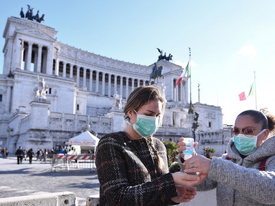 Ngoài Mỹ, bao nhiêu quốc gia đã áp dụng lệnh hạn chế đi lại?