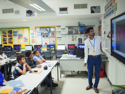 Anh chưa muốn đóng cửa trường học vì sẽ khiến GDP giảm 3%