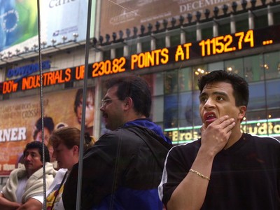 Chứng khoán Mỹ bán tháo, chưa lặp lại"vụ nổ" dotcom 2000