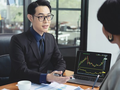 Băn khoăn lựa chọn môi giới của nhà đầu tư mới