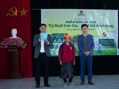 Bà Khuyên tại chương trình “Phân Bón Cà Mau - Kỹ thuật trao tay - Vượt khó khăn ngay” được tổ chức tại Sơn La