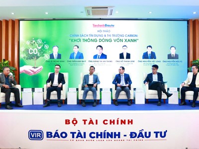 Phiên thảo luận tại Hội thảo “Chính sách tín dụng và thị trường carbon: Khơi thông dòng vốn xanh”. Ảnh: Chí Cường