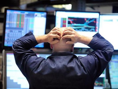 Chứng khoán Mỹ giảm mức kỷ lục 6 tháng, vàng tăng vọt