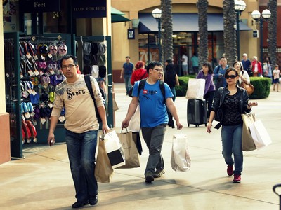 Hàng cao cấp tại Mỹ có giá rẻ hơn đến 35% so với Trung Quốc (ảnh: internet)