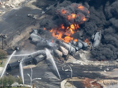 Những tai nạn do vận chuyển dầu bằng đường sắt thành câu chuyện thời sự tại Canada