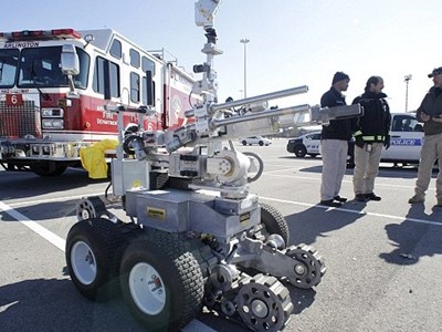 Một robot rà phá bom mìn do công ty Northrop Grumman sản xuất. Ảnh: AP