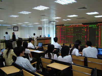 Hàng loạt cổ phiếu chứng khoán bị đưa vào diện cảnh báo
