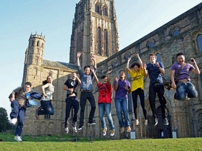 Với sự mất giá của đồng bảng Anh, du học sinh Việt Nam sẽ có lợi.