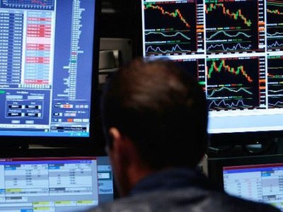 Khối ngoại ồ ạt bán cổ phiếu bluechip trong phiên cuối tuần 25/11