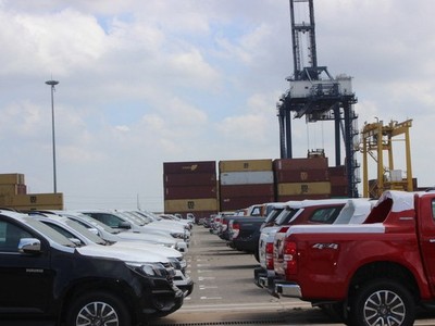 Doanh nghiệp kêu phải chờ “dài cổ” điều kiện kinh doanh ô tô