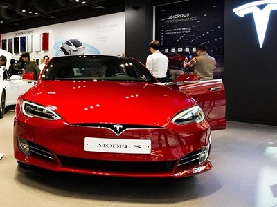 Xe hơi điện Tesla Model S 90D. Ảnh: SeongJoon Cho/Bloomberg - Getty Images
