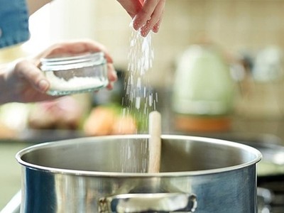 Không nên nêm lượng gia vị quá nhiều trong cùng một món ăn. Ảnh: Internet