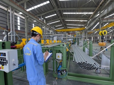 Chủ tịch Lê Phước Vũ đăng ký mua 4 triệu cổ phiếu Tập đoàn Hoa Sen (HSG)