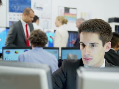 Khối ngoại tiếp tục tập trung gom HPG, xả bán VNM trong phiên 13/9