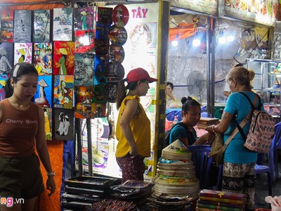 Chợ đêm Bến Thành mang về 1,36 tỷ mỗi năm nhưng chi tới 90%