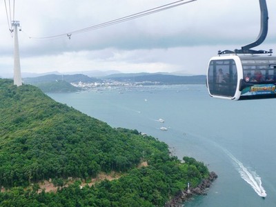 Vài năm trở lại đây, nhiều tập đoàn lớn đầu tư nhiều dự án du lịch, nghỉ dưỡng ở Phú Quốc nên giúp hòn đảo này trở thành một điểm đến lí tưởng cho du khách trong và ngoài nước