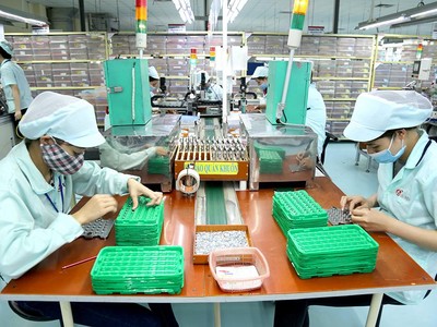 Kinh tế Việt Nam năm 2021 đối mặt với 4 rủi ro lớn