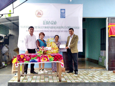 UNDP bàn giao nhà an toàn trước Tết Nguyên đán cho người dân.